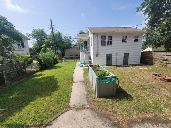 Building Photo - 5113 Avenue R