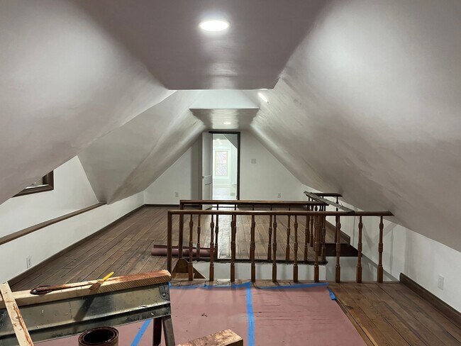 Building Photo - 1927 Scott St