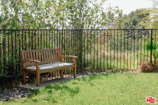 Building Photo - 1070 Norumbega Dr