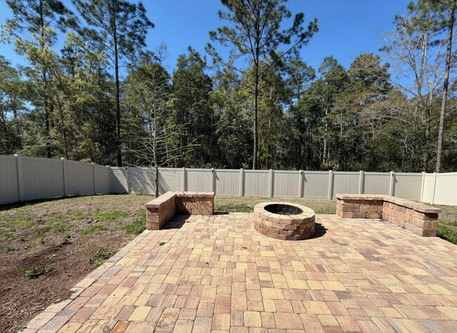 Building Photo - Highland Chase 3-Car Garage