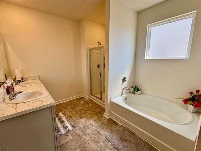 Building Photo - 95 Condor Ct