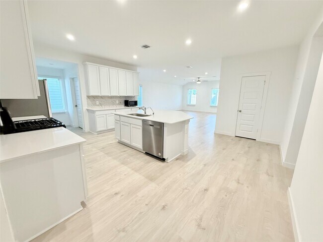 Building Photo - 31611 Farlam Farms Trl