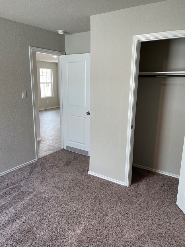 Building Photo - 10543 McClintock Dr