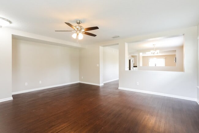 Building Photo - 1926 Old Moss Ln