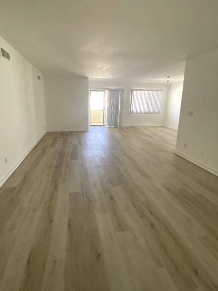 Building Photo - 5335 Yarmouth Ave