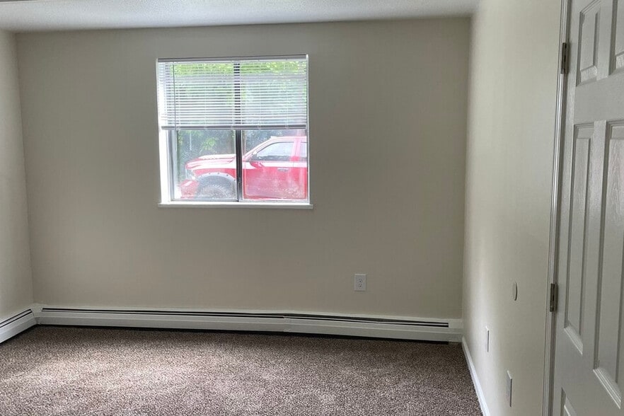 1 BD Living Room - Meridian Apartments