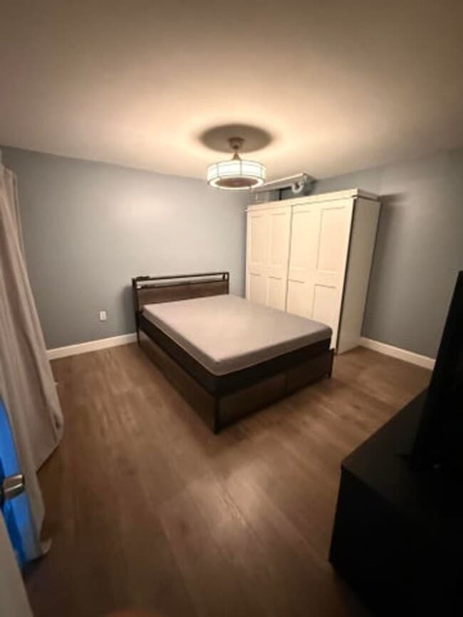 Building Photo - 1405 14th Ln