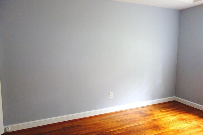 Building Photo - 8409 Greenwood Ave