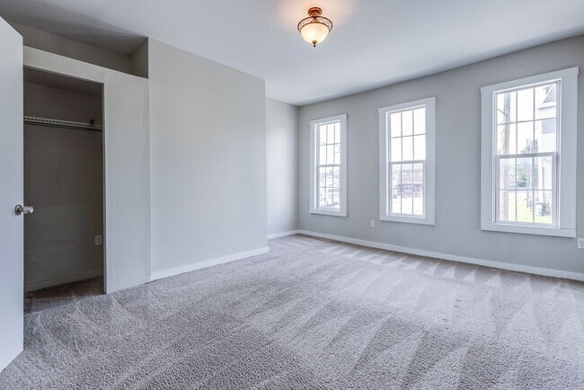 Building Photo - Available August - Check out this beautiful 2 bedroom w/ city views!