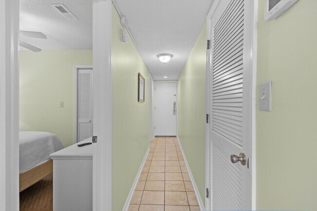 Building Photo - 203 Double Eagle Dr