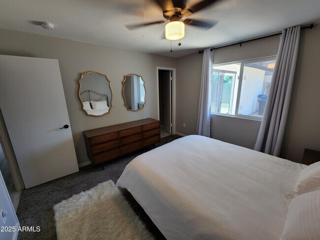 Building Photo - 630 E Julie Dr