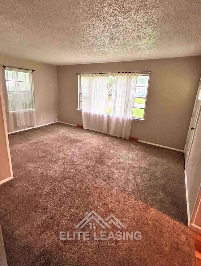 Building Photo - Charming 2 Bedroom Home | Large Yard | Move-In Ready