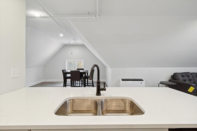 Building Photo - 1164 Terrace St