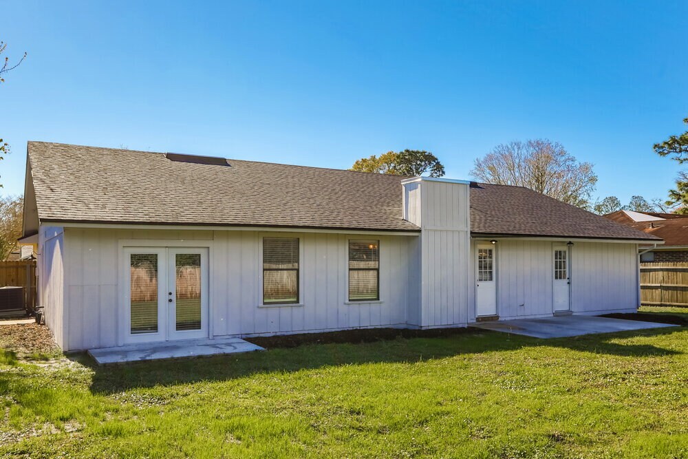 Building Photo - 818 Elmwood St