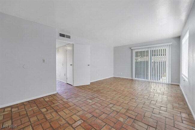 Building Photo - 1520 Hialeah Dr
