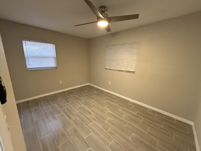 Building Photo - Large workshop available with home!