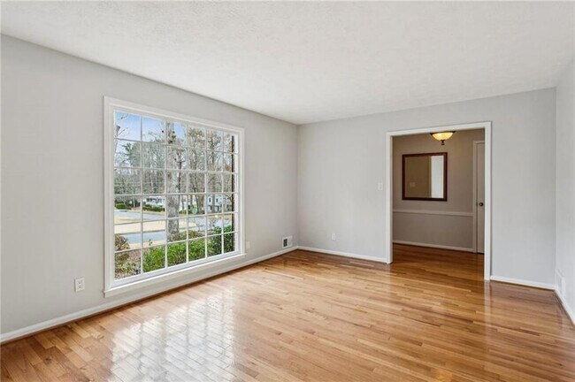 Building Photo - 3436 Brookview Dr