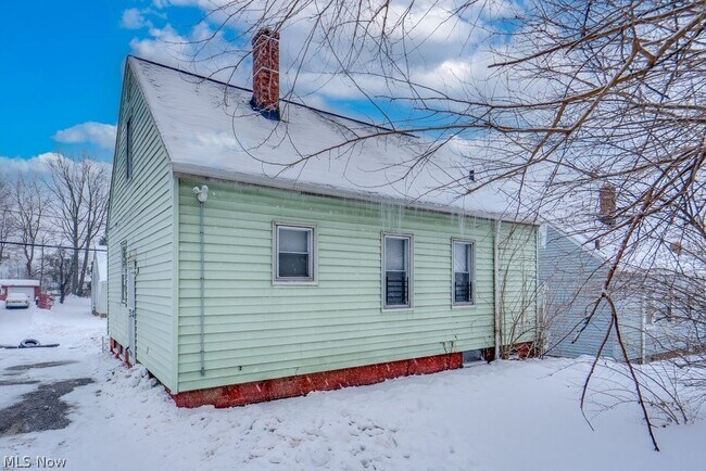 Building Photo - 9809 Way Ave