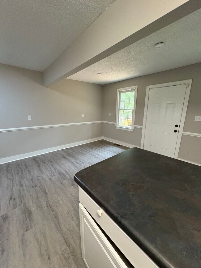 Building Photo - Lovely 3 Bedroom 2 Bath Home in Spartanburg