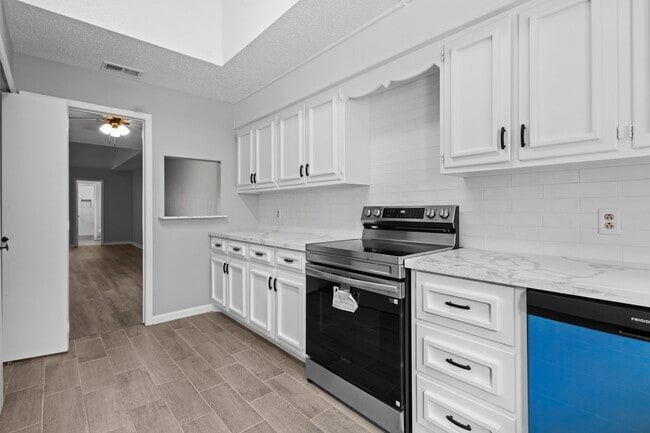 Building Photo - 8268 Heartfield Ln