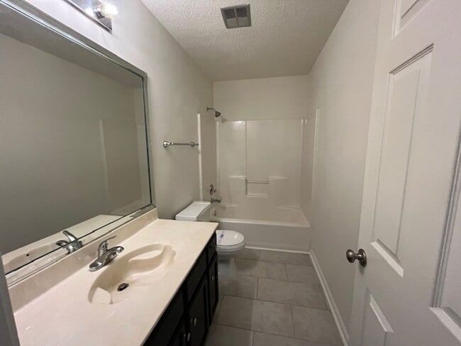 Building Photo - Renovated 2 Bedroom 2 Bath Home for Rent!