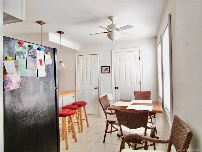 Building Photo - 702 E Broadway