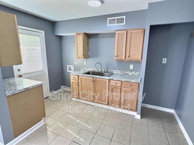 Building Photo - 395 Fairhope Rd