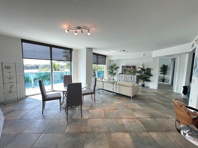 Building Photo - 2641 N Flamingo Rd