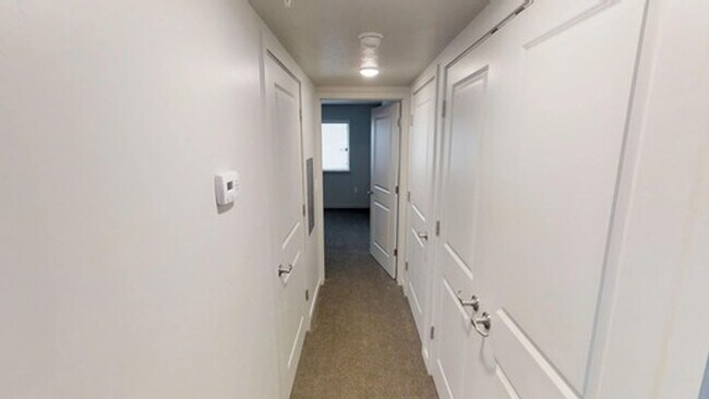 Building Photo - Modern 2-Bedroom Condo Near University Parkway