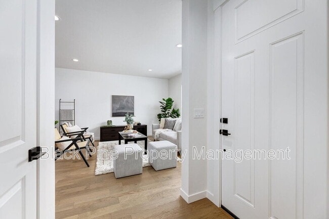 Primary Photo - 11021 W Clematis St