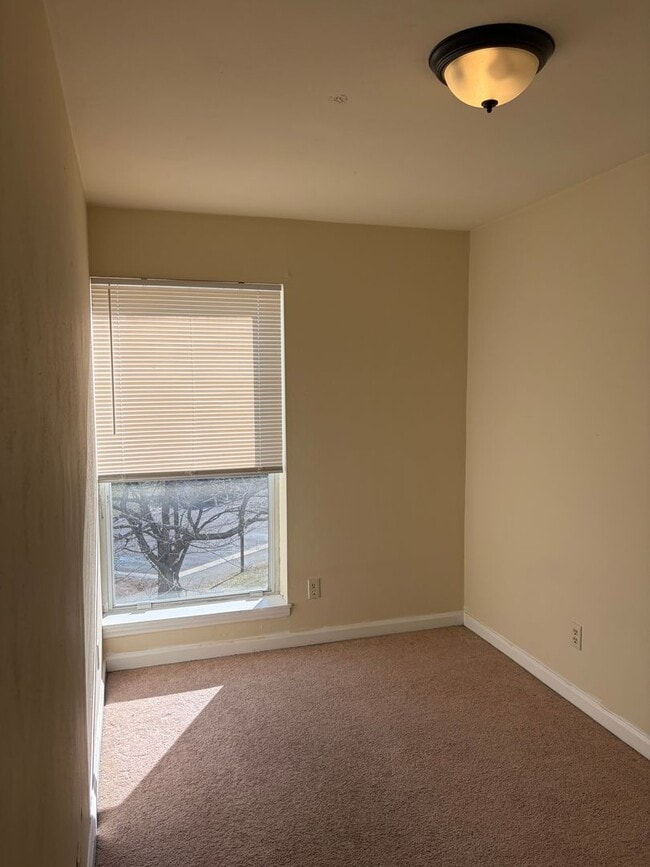 Building Photo - 4BR/2BA Near Virginia Tech | Bus Route, Laundry In-Unit