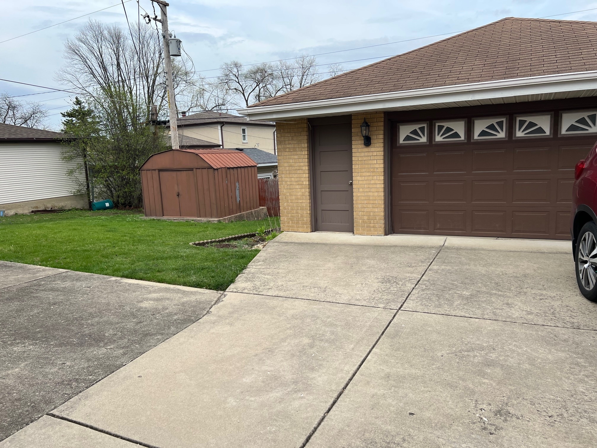 2.5 Car Garage - 701 N Craig Pl