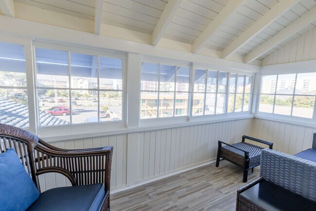 Building Photo - 640 S Columbia St