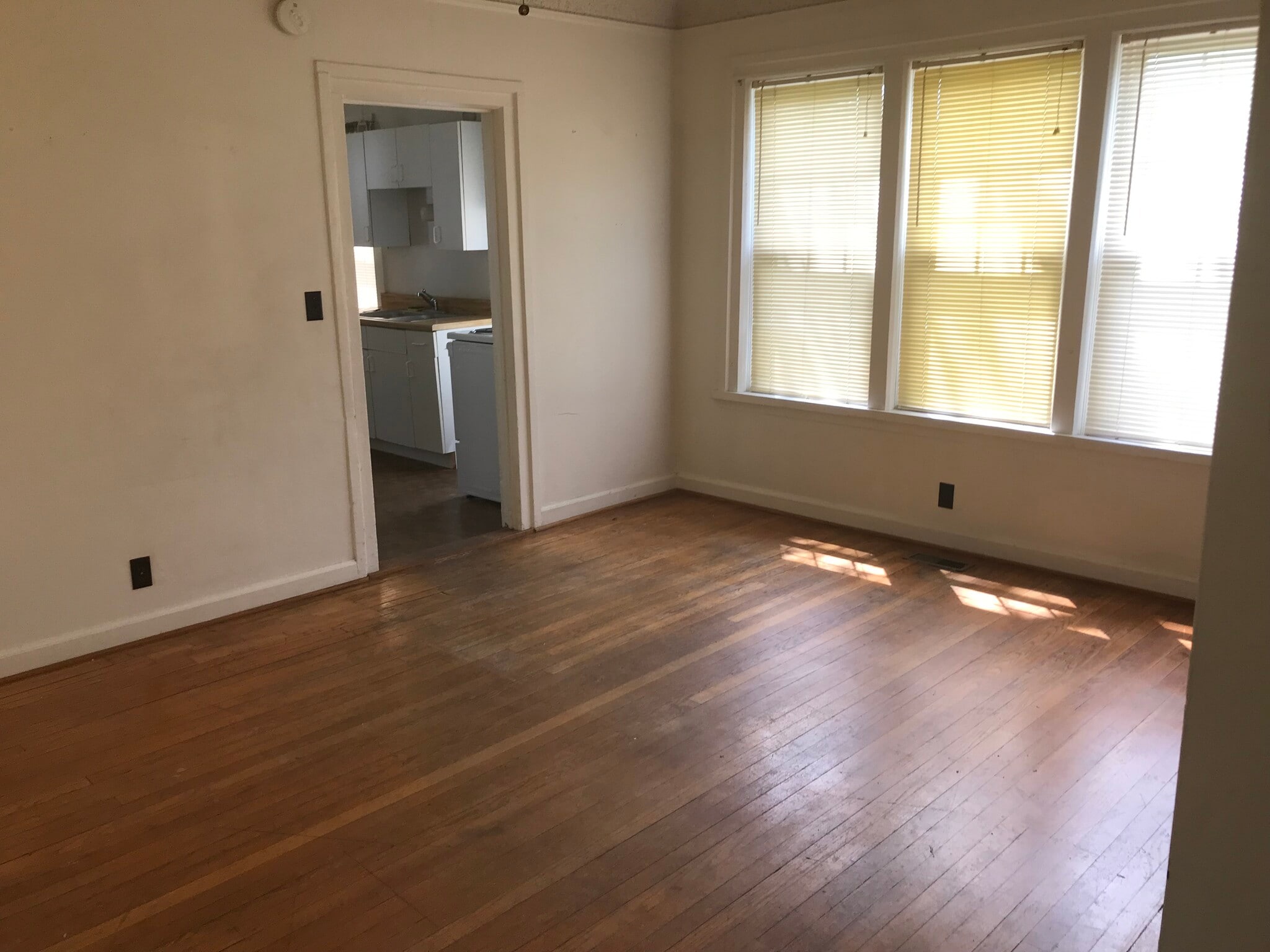 Building Photo - 336 N Main St