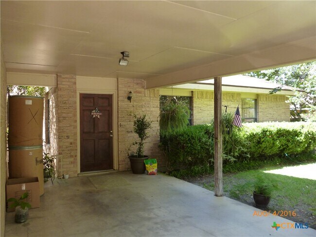 Primary Photo - 1640 Old Marion Rd