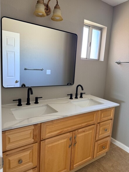 Building Photo - 1785 Beavertail Dr