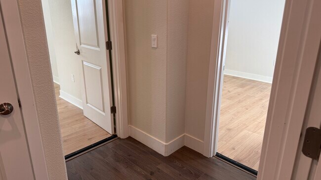 Building Photo - 829 Bamboo Dr