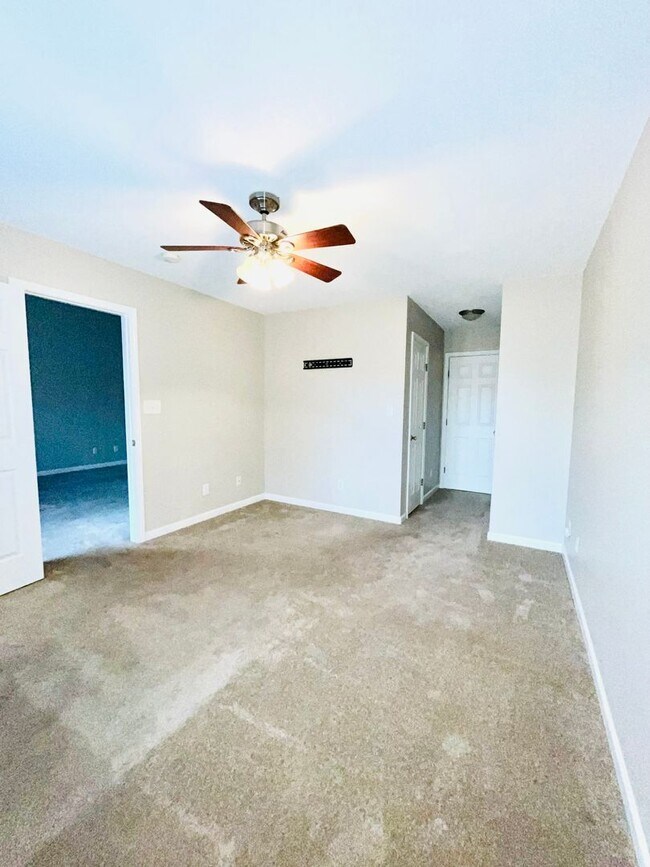 Building Photo - Spacious 3 Bedroom Townhome in Bridford Downs