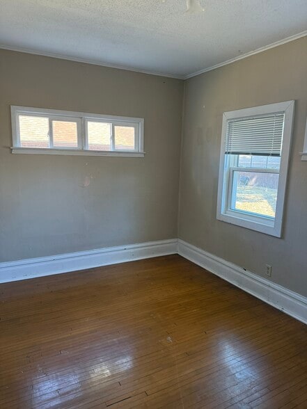 Building Photo - 823 Craite Ave