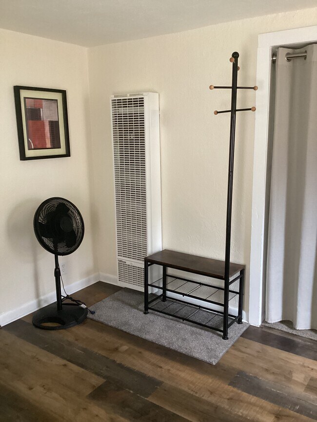 Building Photo - 2-1512 E Routt Ave