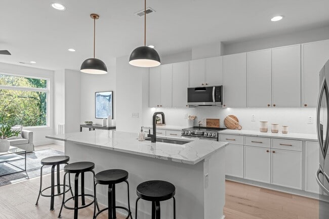 Building Photo - Luxurious New Construction 4BD, 4BA Downto...