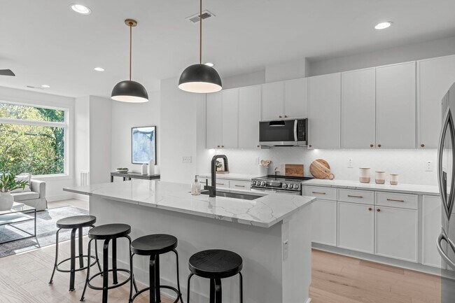 Building Photo - **OFFERING 50% OFF FIRST MONTH'S RENT, WAI...