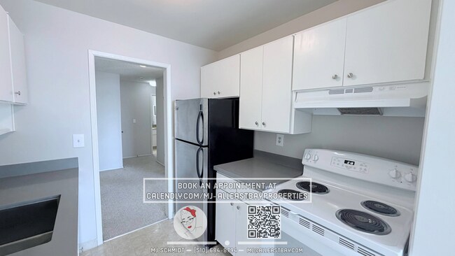 Building Photo - Bright Airy 1-Bedroom with Sweeping city Views, Includes water/garbage/parking/amenities!