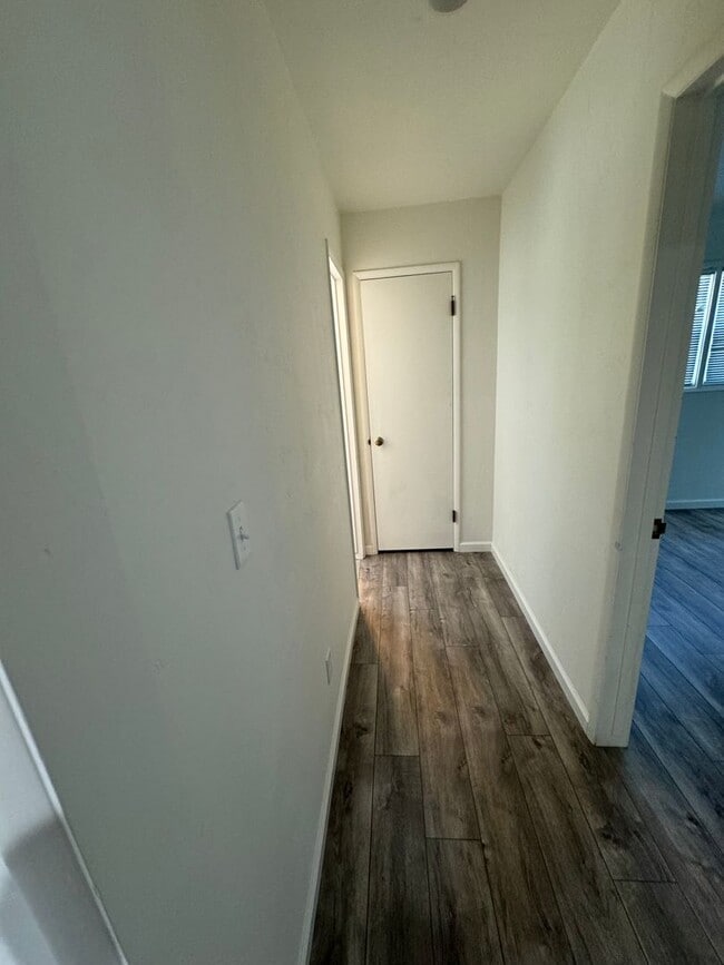 Building Photo - Cherokee Lane 1507-1509