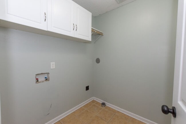 Building Photo - PRICE IMPROVEMENT!!!! MOVE-IN READY