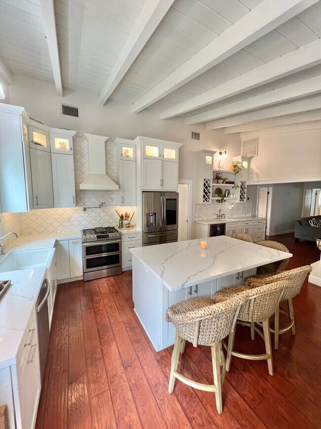 Building Photo - Spacious Remodeled Home Near El Dorado Park
