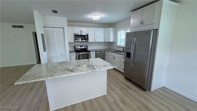 Building Photo - 4170 Crayton Rd