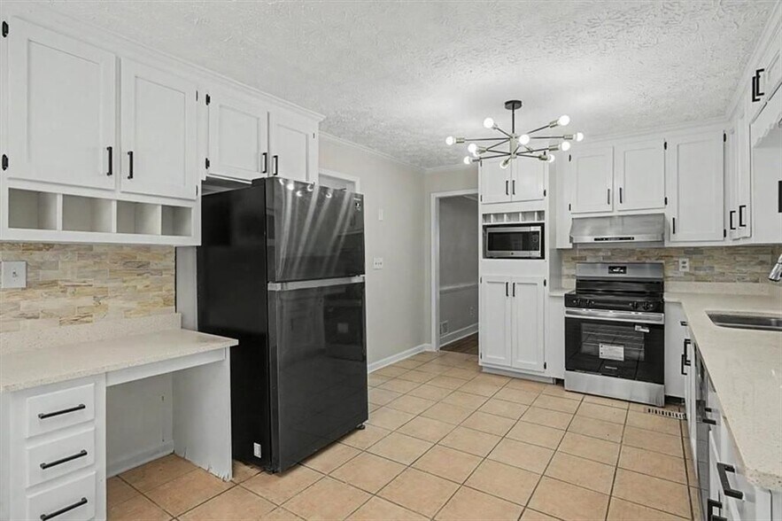 Building Photo - 3947 Camrose Pl