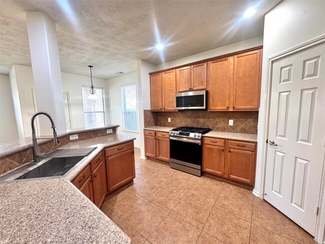 Building Photo - 14 Harbinger Ct