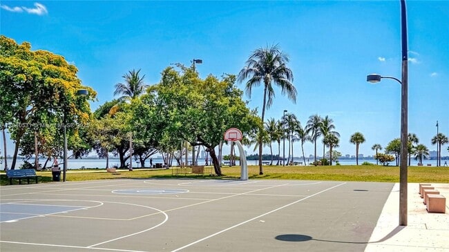 Building Photo - 1800 N Bayshore Dr